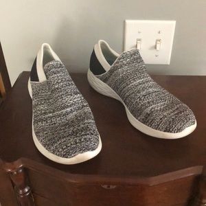 You By Sketchers walking sneakers